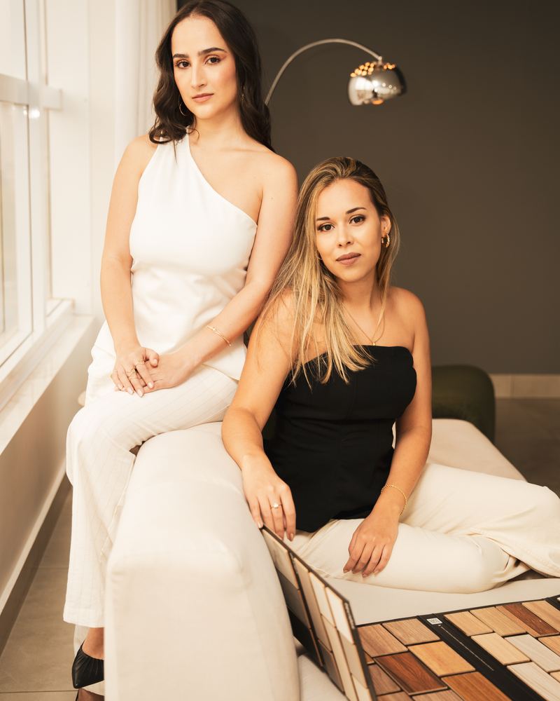 Retrato profissional de Priscilla Moreira e Natália Gomes, fundadoras do Arumã.